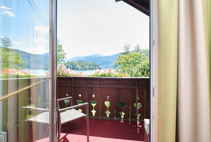 Single room at lake Wolfgangsee - with balcony