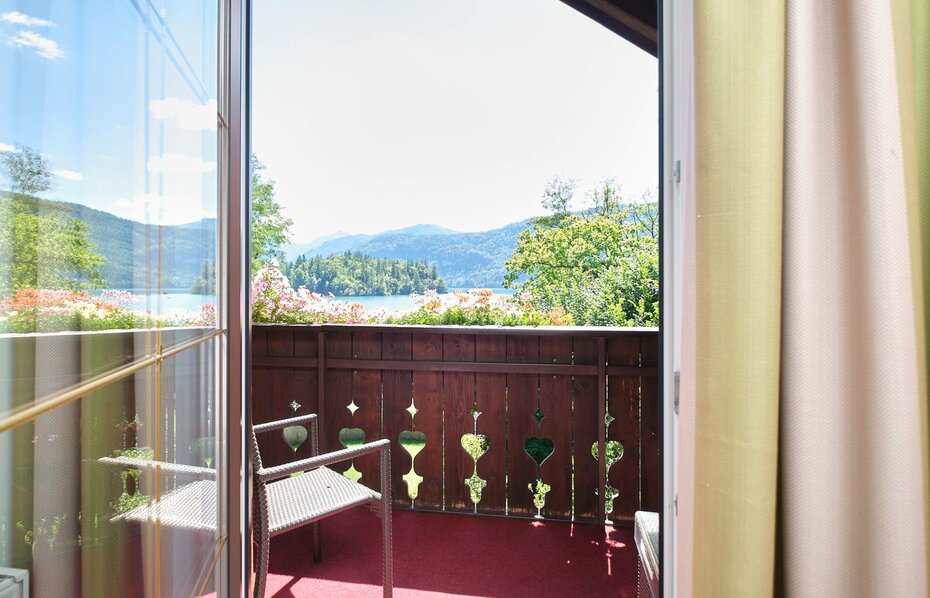 Single room at lake Wolfgangsee - with balcony Single room at lake Wolfgangsee - with balcony
