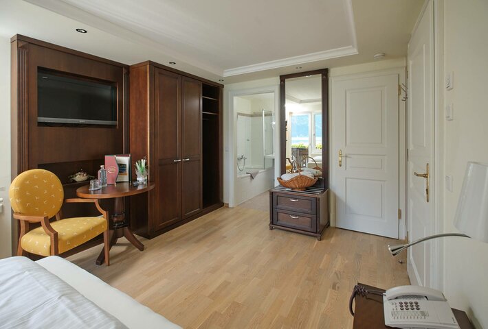 Single room at lake Wolfgangsee - with balcony