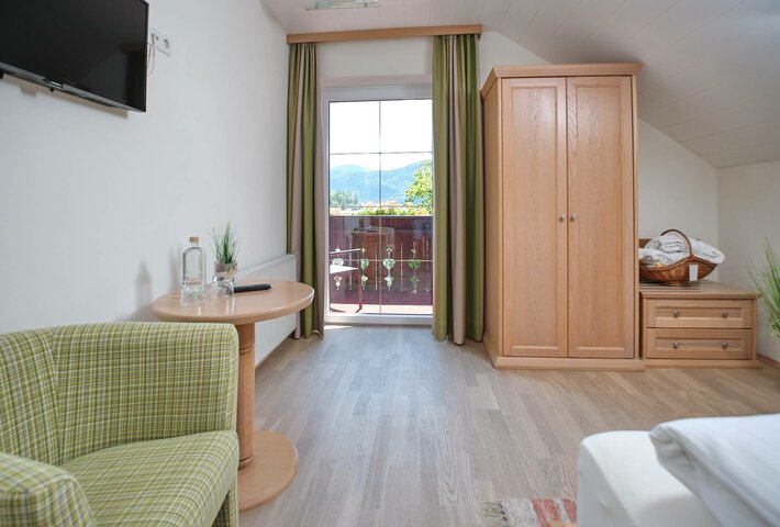 Single room at lake Wolfgangsee - with balcony