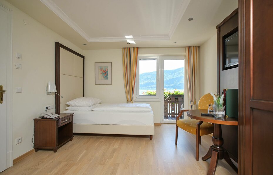 Single room at lake Wolfgangsee - with balcony Single room at lake Wolfgangsee - with balcony