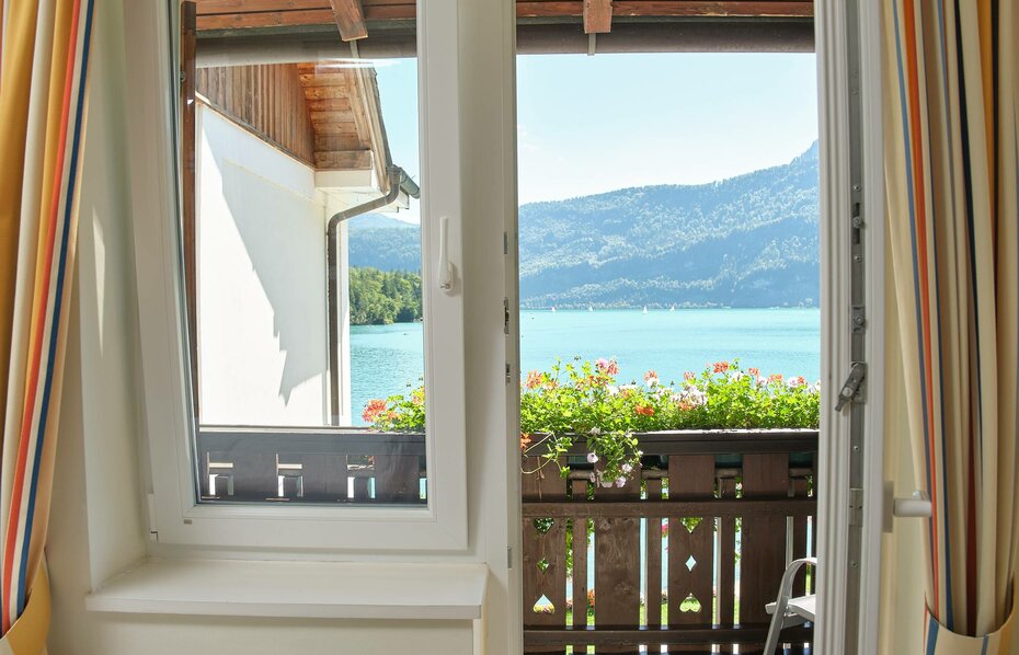 Single room at lake Wolfgangsee - with balcony Single room at lake Wolfgangsee - with balcony