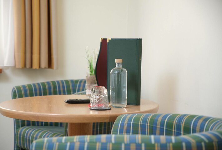 Hotel directly at the lake - book single room